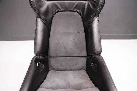12_Porsche_Seat.webp 12_Porsche_Seat.webp